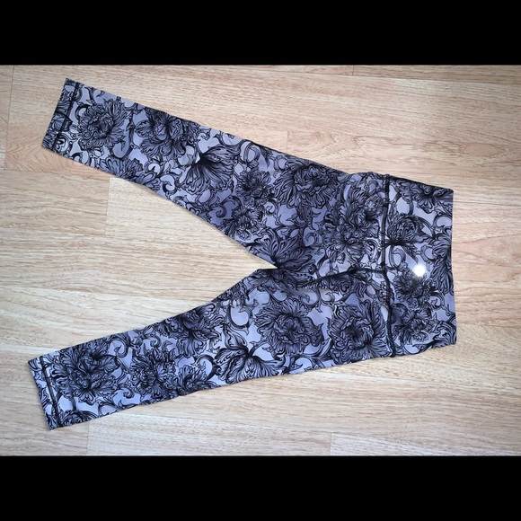 Lululemon leggings - Picture 2 of 4
